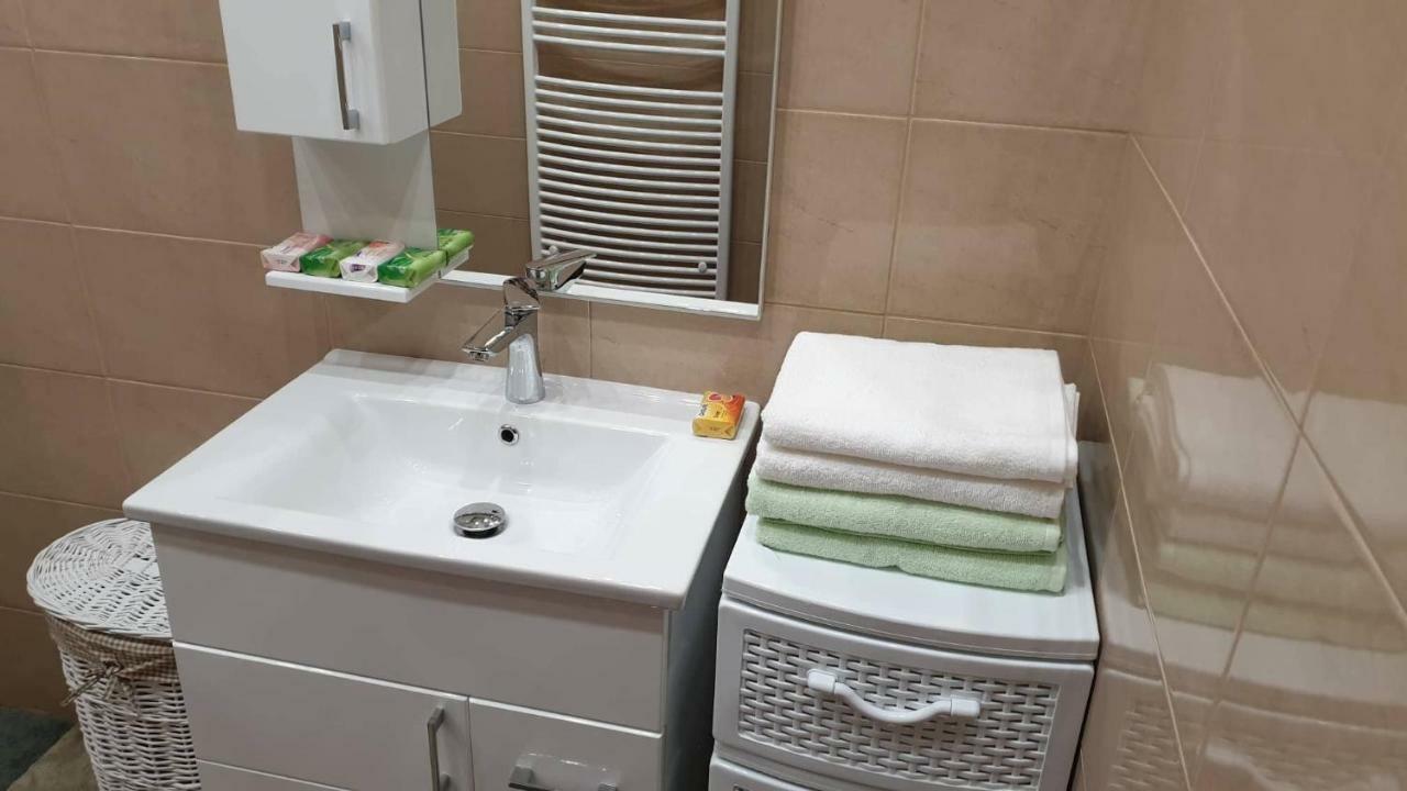 Aqua Apartman Tiszaujvaros Exterior photo